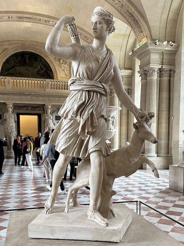 Louvre Müzesi - Artemis Heykeli