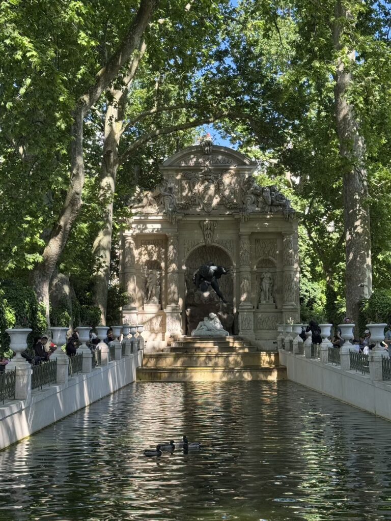 Medici Çeşmesi - Paris