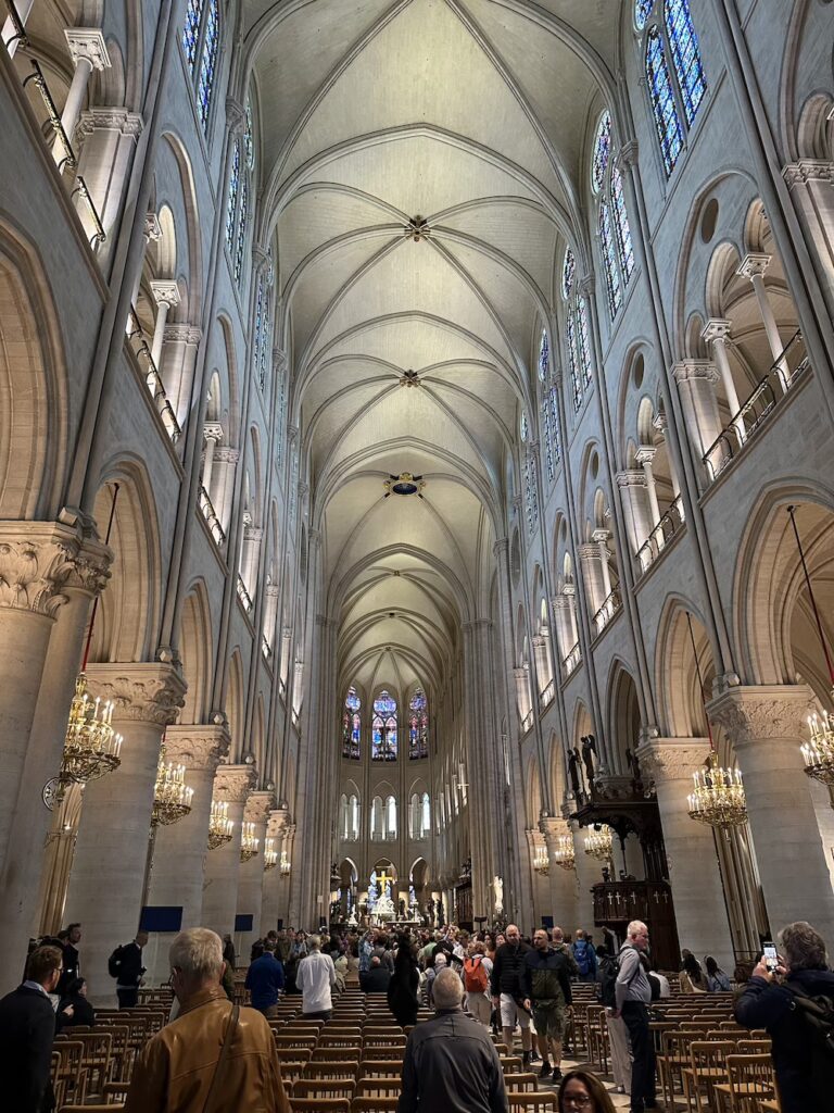 Notre Dame Katedrali'nin içi nasıl