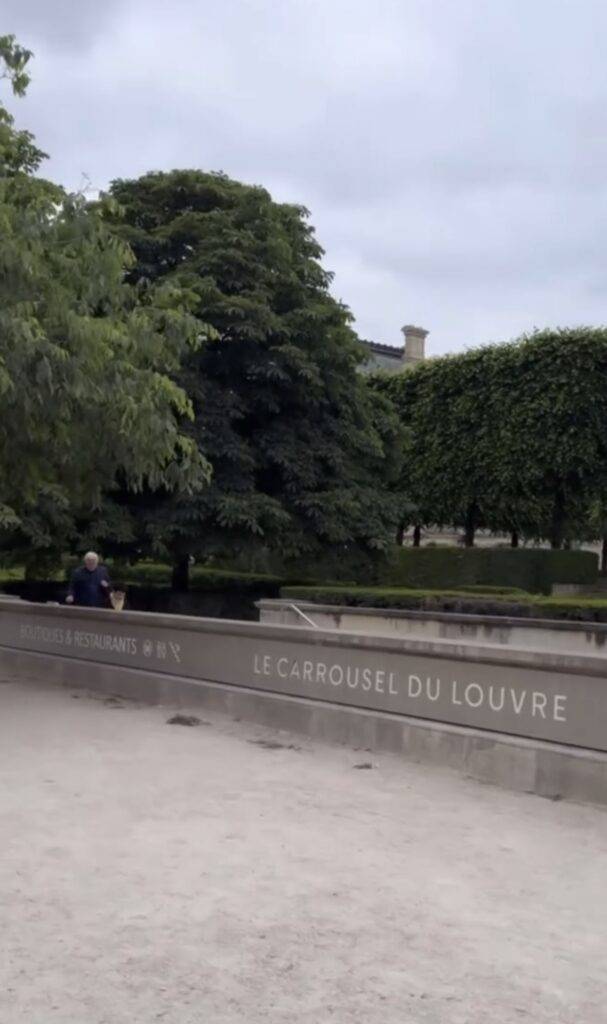 Carrousel du Louvre girişi nerede