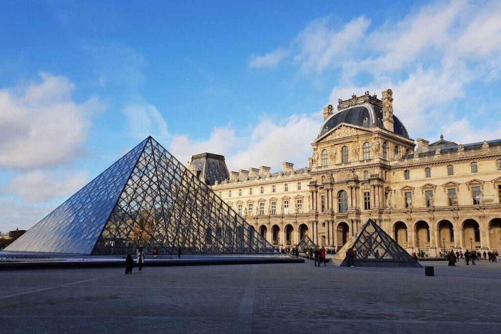 Louvre Müzesi'ne nasıl gidilir?