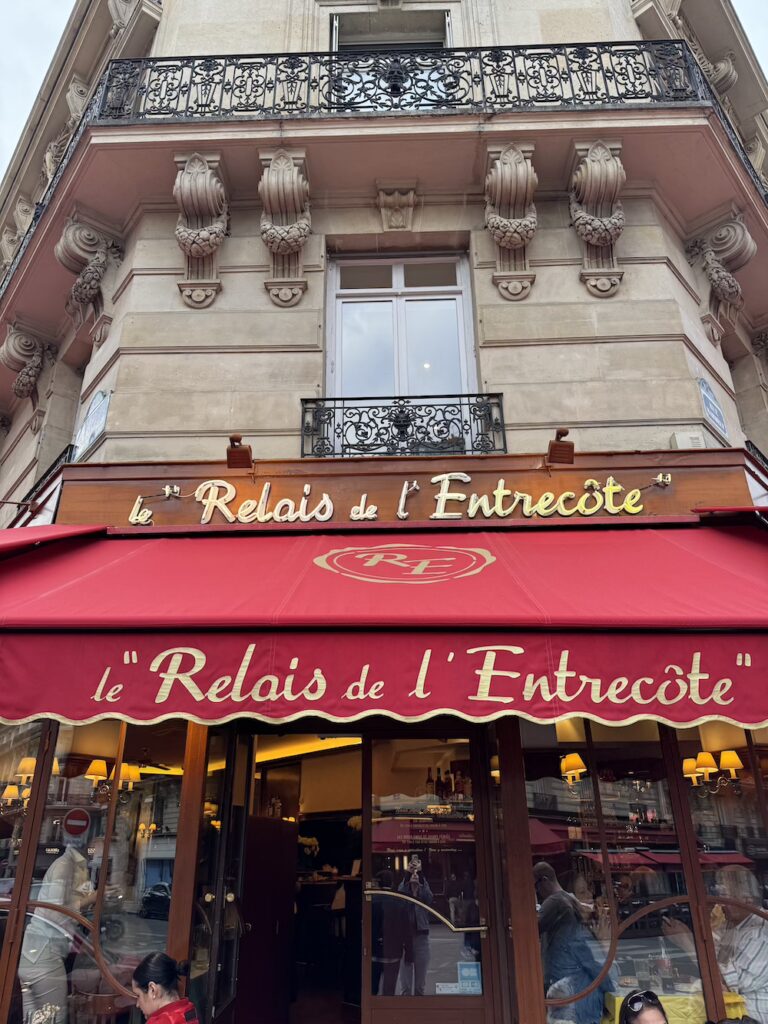 Paris’in meşhur antrikot restoranı
