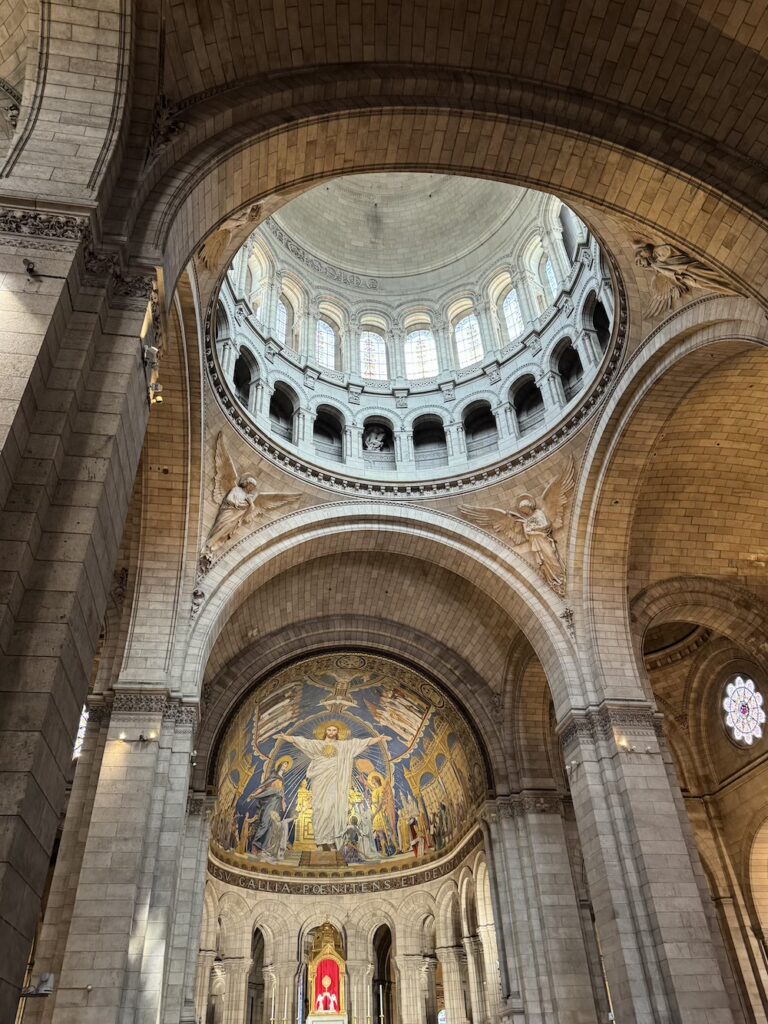 Sacré‑Cœur Bazilikası iç görüntüsü