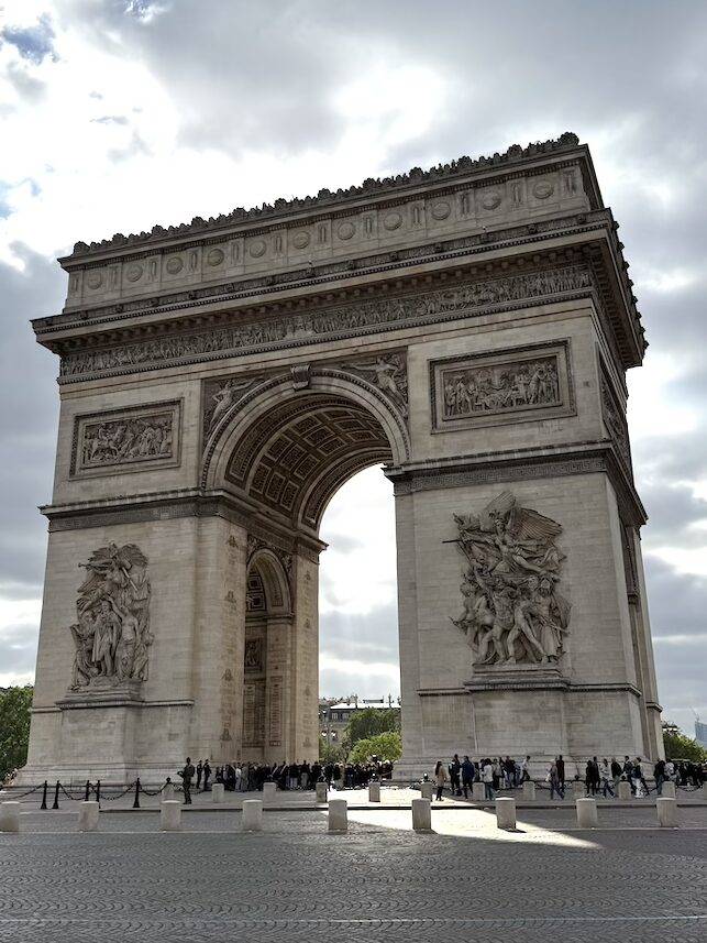 Paris Zafer Takı